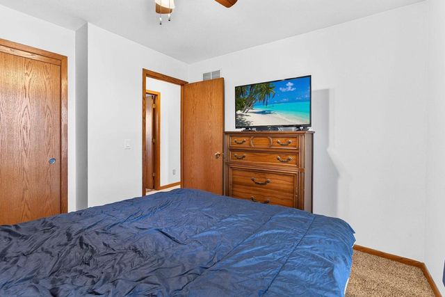 804 Fieldstone WAY, Watertown, WI 53094