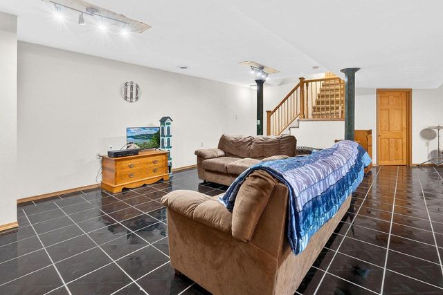 804 Fieldstone WAY, Watertown, WI 53094