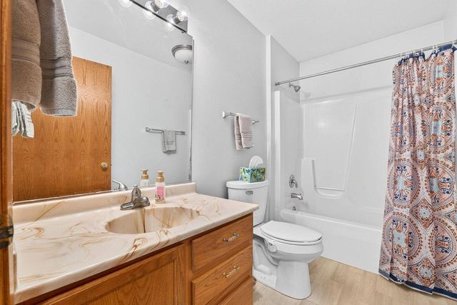 804 Fieldstone WAY, Watertown, WI 53094