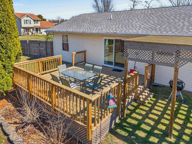 804 Fieldstone WAY, Watertown, WI 53094