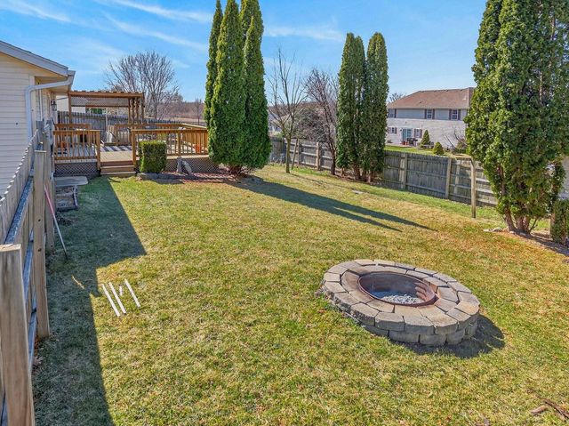 804 Fieldstone WAY, Watertown, WI 53094