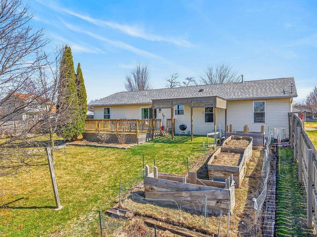 804 Fieldstone WAY, Watertown, WI 53094