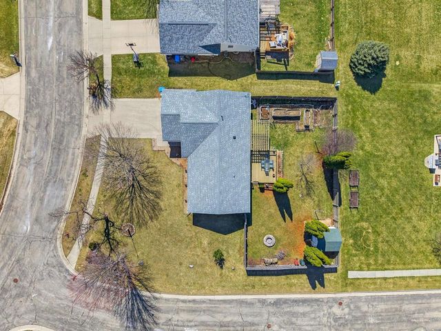 804 Fieldstone WAY, Watertown, WI 53094