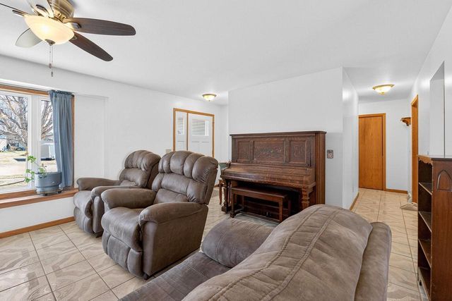 804 Fieldstone WAY, Watertown, WI 53094