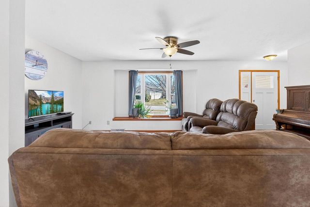 804 Fieldstone WAY, Watertown, WI 53094