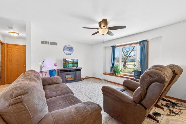 804 Fieldstone WAY, Watertown, WI 53094