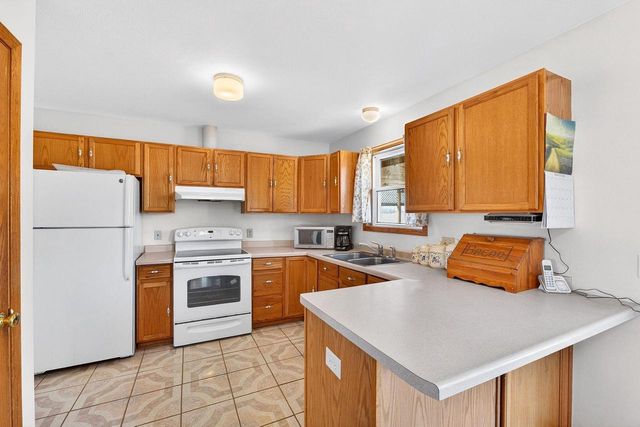 804 Fieldstone WAY, Watertown, WI 53094