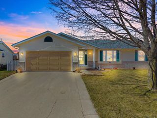 804 Fieldstone WAY, Watertown, WI 53094