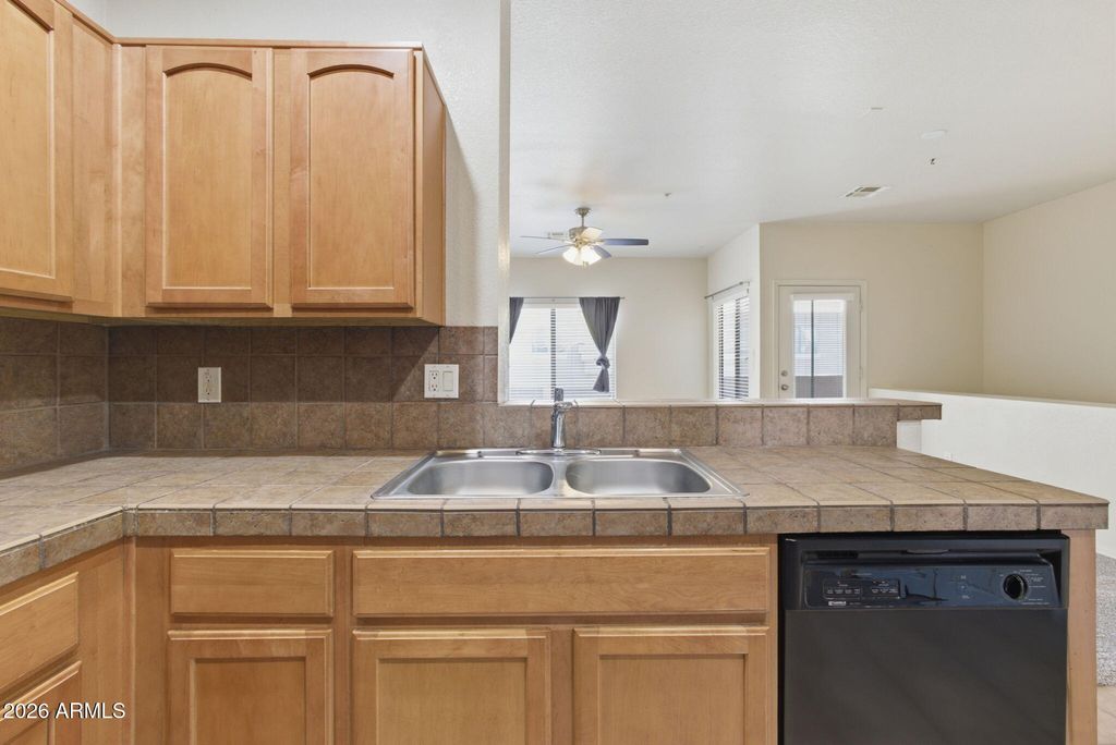 Image 10 of property listing at 1716 W CORTEZ Street 206, Phoenix, AZ 85029