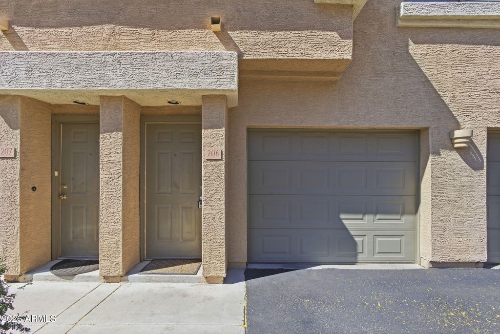Image 3 of property listing at 1716 W CORTEZ Street 206, Phoenix, AZ 85029