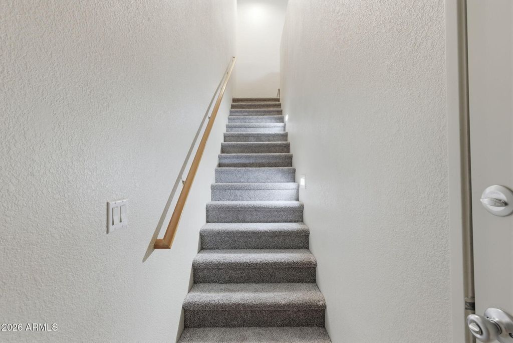 Image 4 of property listing at 1716 W CORTEZ Street 206, Phoenix, AZ 85029