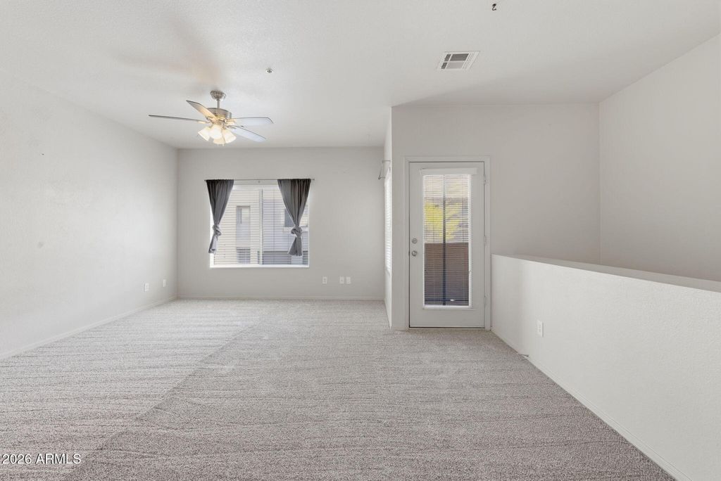 Image 6 of property listing at 1716 W CORTEZ Street 206, Phoenix, AZ 85029