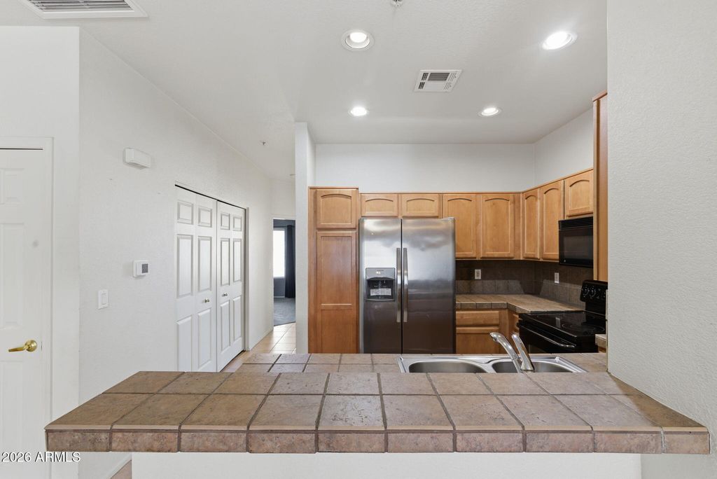 Image 8 of property listing at 1716 W CORTEZ Street 206, Phoenix, AZ 85029