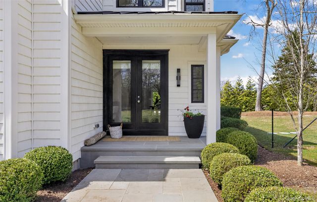 17 Bay View Road N, Southampton, NY 11968