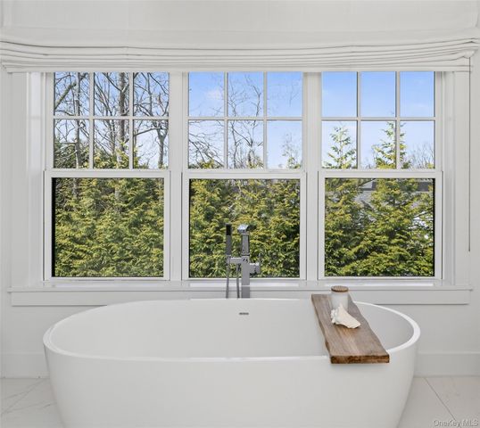 17 Bay View Road N, Southampton, NY 11968