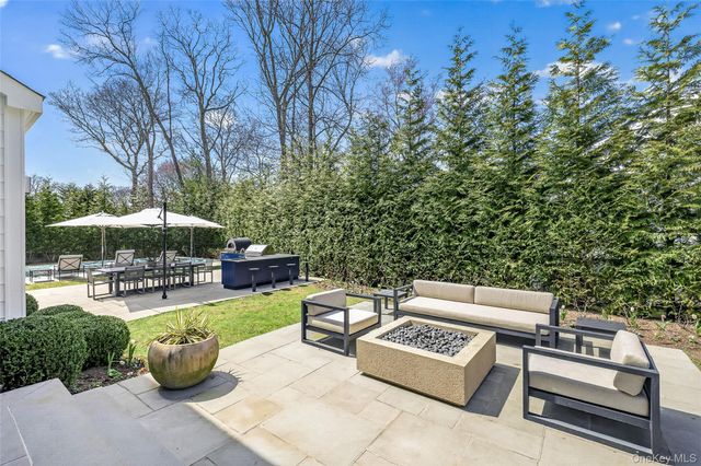 17 Bay View Road N, Southampton, NY 11968