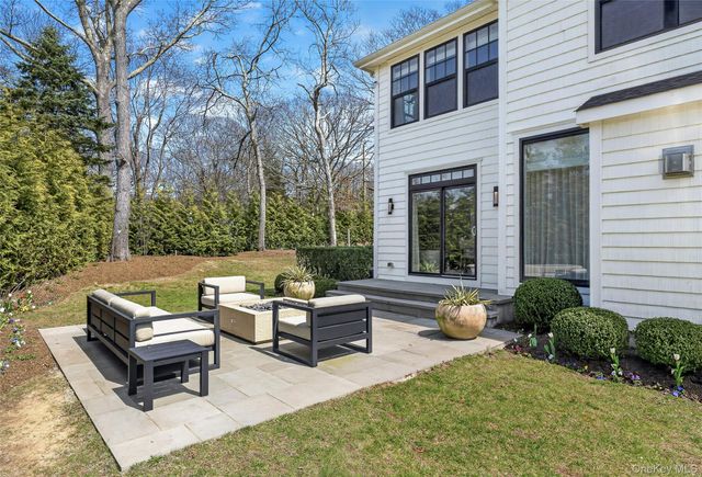 17 Bay View Road N, Southampton, NY 11968