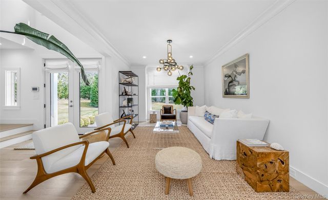 17 Bay View Road N, Southampton, NY 11968
