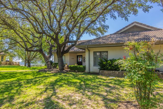 1703 Clubhouse Hill DR, Spicewood, TX 78669