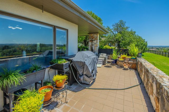 1703 Clubhouse Hill DR, Spicewood, TX 78669