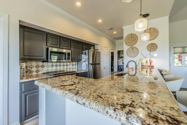 1703 Clubhouse Hill DR, Spicewood, TX 78669
