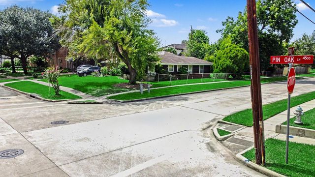 4600 Pin Oak Lane, Bellaire, TX 77401