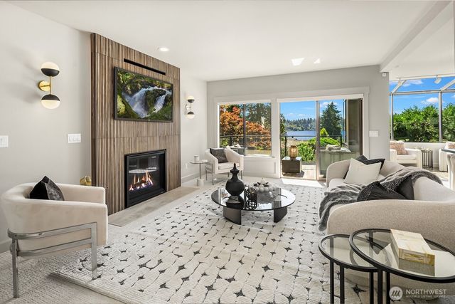 13419 Holmes Point Drive NE, Kirkland, WA 98034