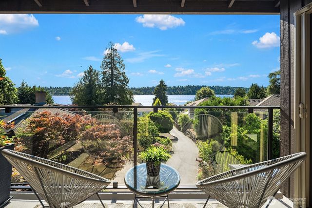 13419 Holmes Point Drive NE, Kirkland, WA 98034