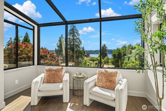 13419 Holmes Point Drive NE, Kirkland, WA 98034