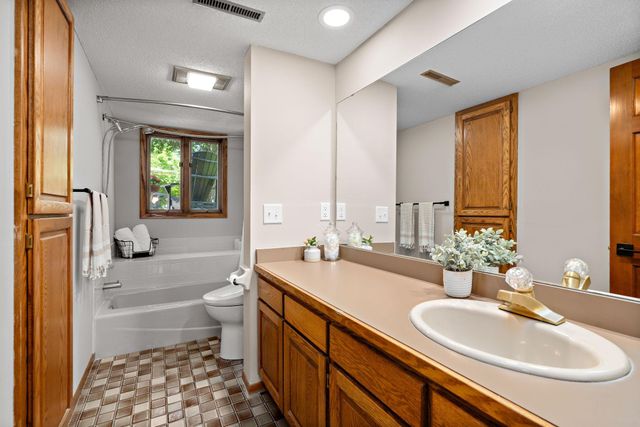 14925 45th Avenue N, Plymouth, MN 55446