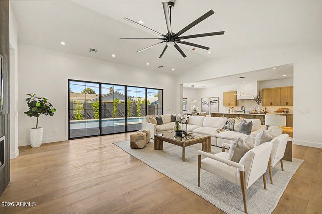 4032 E EARLL Drive, Phoenix, AZ 85018