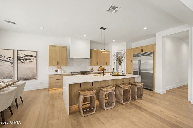 4032 E EARLL Drive, Phoenix, AZ 85018