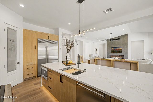 4032 E EARLL Drive, Phoenix, AZ 85018