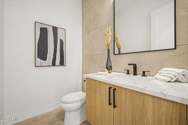 4032 E EARLL Drive, Phoenix, AZ 85018
