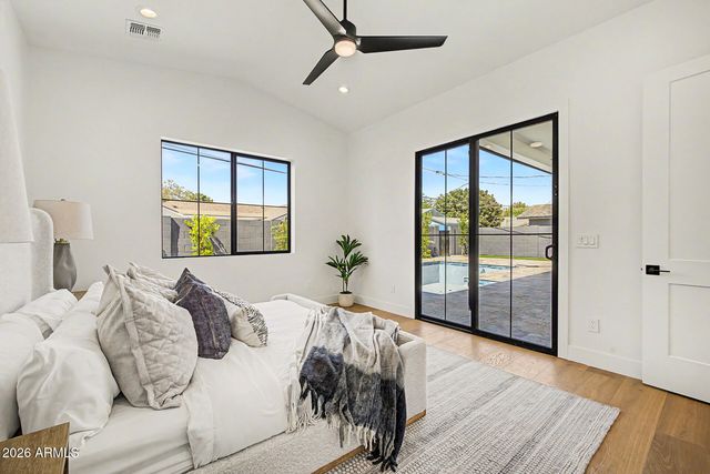 4032 E EARLL Drive, Phoenix, AZ 85018