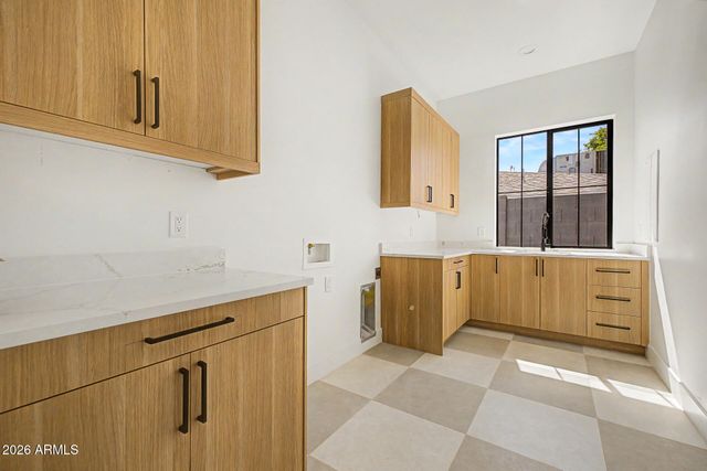 4032 E EARLL Drive, Phoenix, AZ 85018
