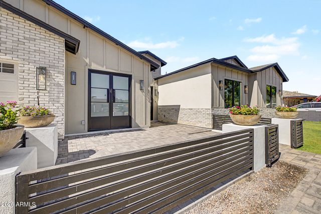 4032 E EARLL Drive, Phoenix, AZ 85018
