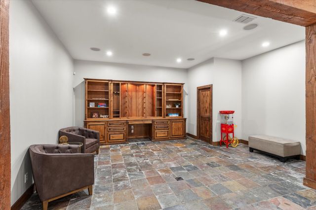 701 Fleming Drive, Mt Pleasant, TX 75455