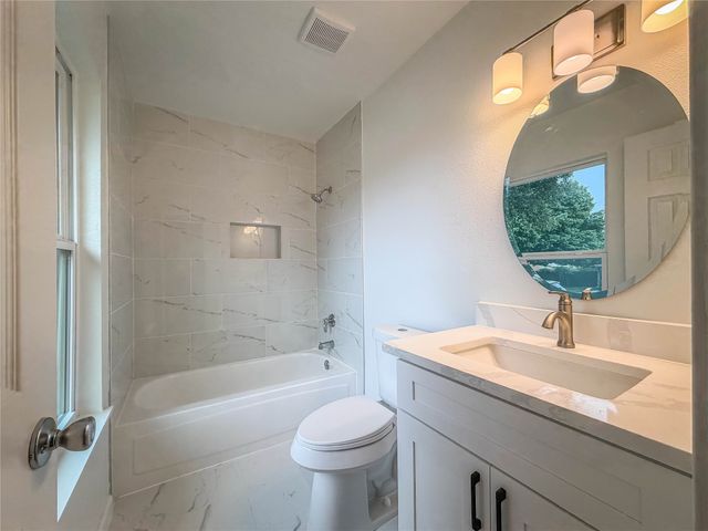 406 Dollins Street, Cedar Hill, TX 75104