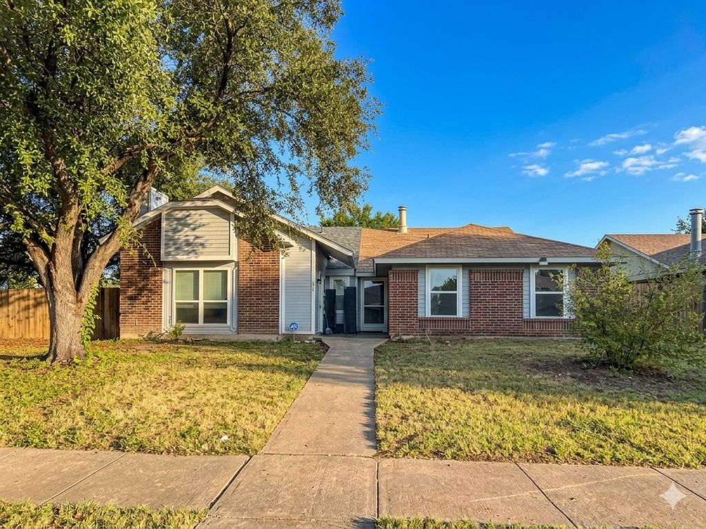 406 Dollins Street, Cedar Hill, TX 75104