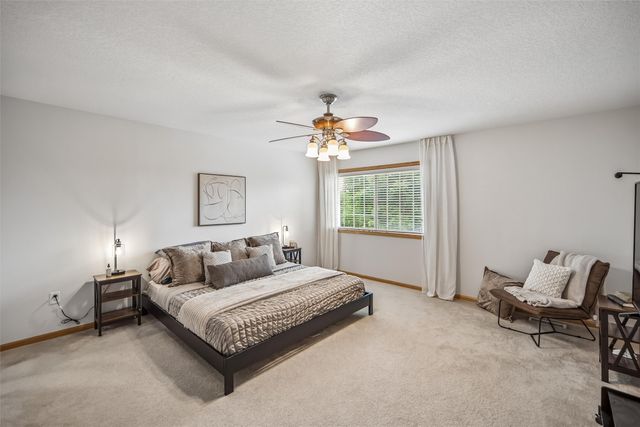 3799 Village Run Drive 907, Des Moines, IA 50317