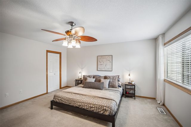 3799 Village Run Drive 907, Des Moines, IA 50317