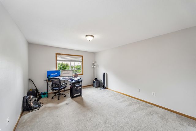 3799 Village Run Drive 907, Des Moines, IA 50317