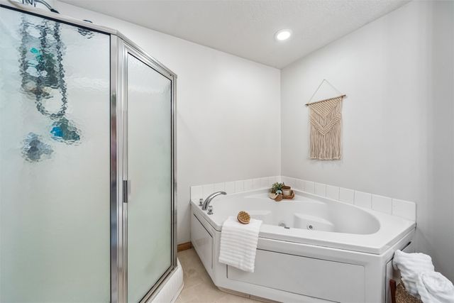 3799 Village Run Drive 907, Des Moines, IA 50317