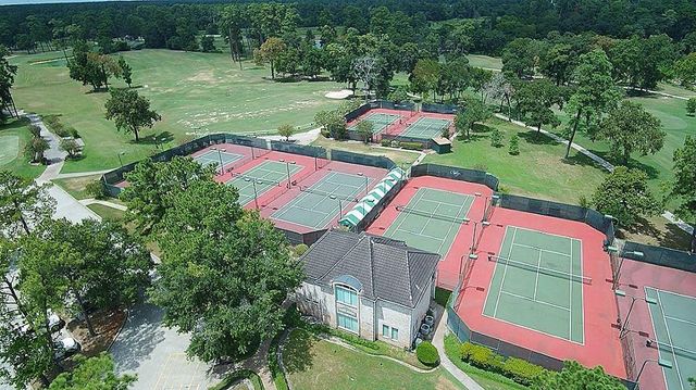 2727 S Southern Oaks Drive, Houston, TX 77068