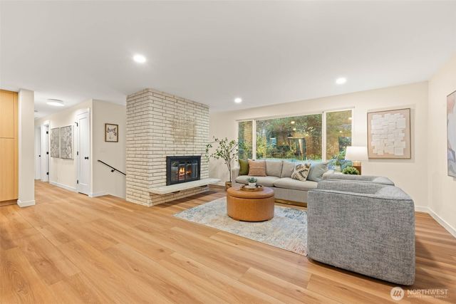 9101 30th Avenue NE, Seattle, WA 98115