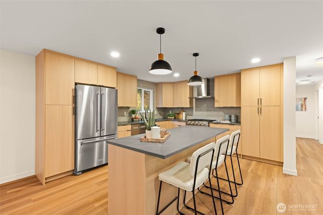 9101 30th Avenue NE, Seattle, WA 98115