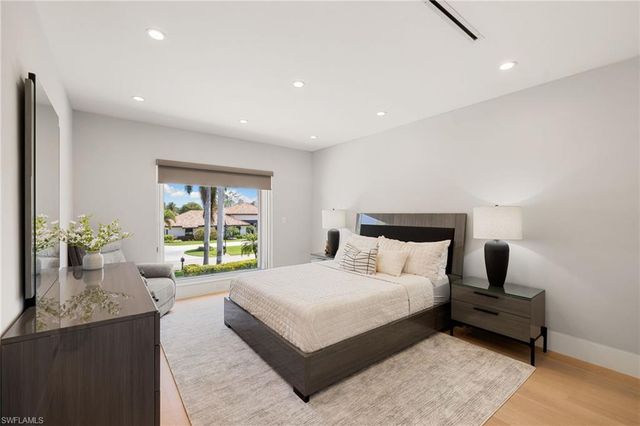 12933 Coco Plum LN, Naples, FL 34119