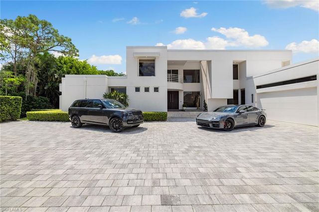 12933 Coco Plum LN, Naples, FL 34119