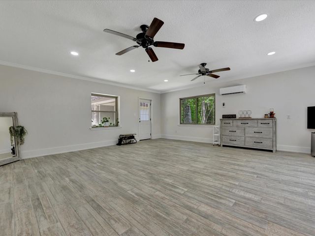 408 W Eucalyptus Street, Village Mills, TX 77663